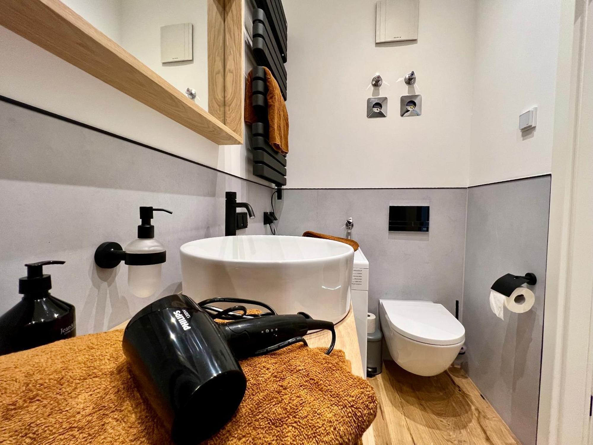 Edler Wohnraum Luxurioeses Studio Im Zentrum Mit Balkon, Kaffeevollautomat, Klima & Parkplatz Zwickau Extérieur photo